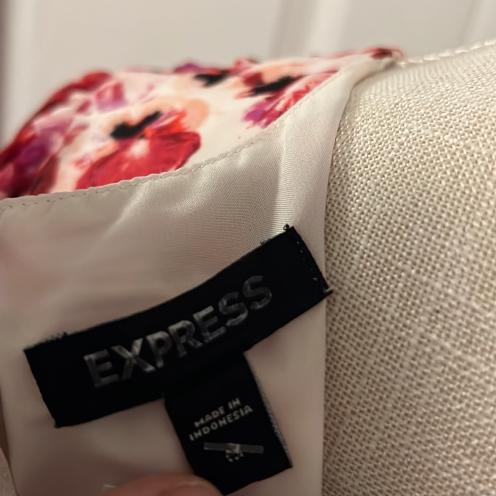 NEW•Express Romper•medium - Picture 6 of 6